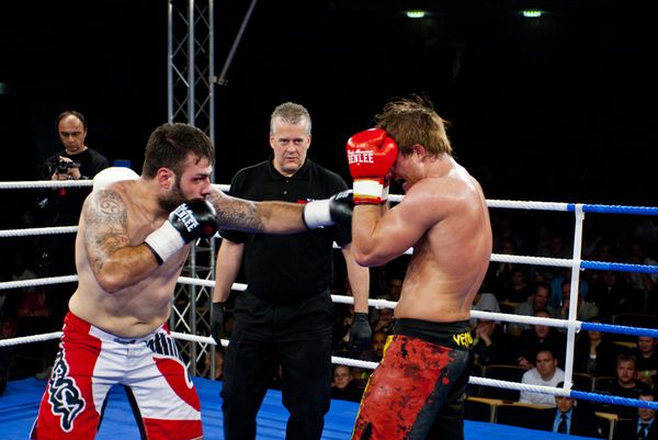 Kevin Klinger vs. Chris Jührs (Foto: Stefan Schulz/Frank Epinar) Kevin Klinger vs. Chris Jührs (Foto: Stefan Schulz/Frank Epinar)