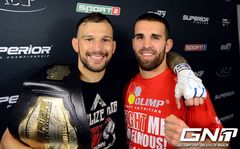 Max Coga mit dem Superior-FC-Gürtel