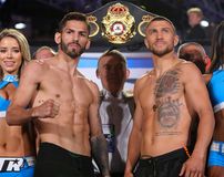 Jorge Linares und Vasyl Lomachenko (Foto: Tom Hogan/Hogan Photos/Golden Boy Promotions)